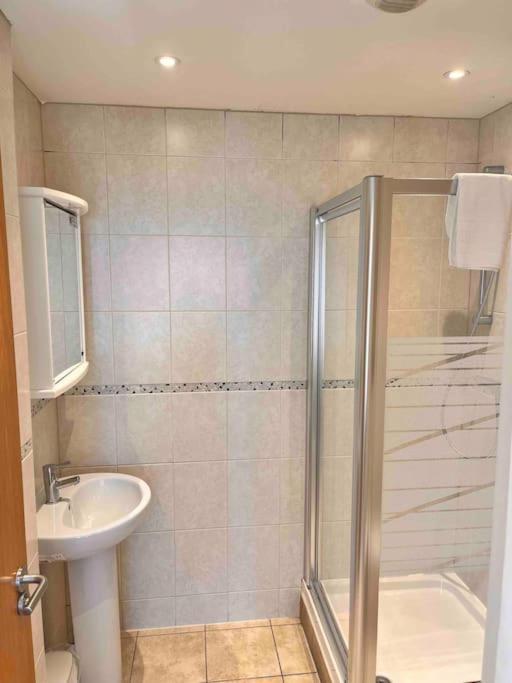 2Bed With Pool & Sea View Apartment New Quay Exterior foto