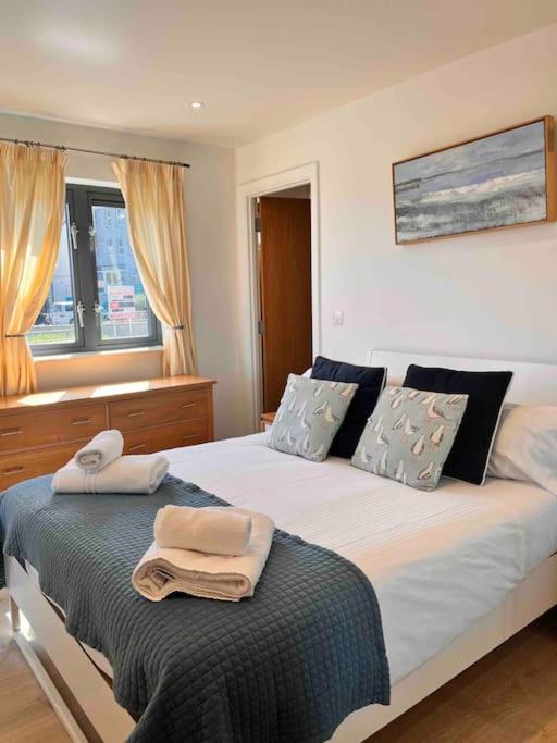 2Bed With Pool & Sea View Apartment New Quay Exterior foto